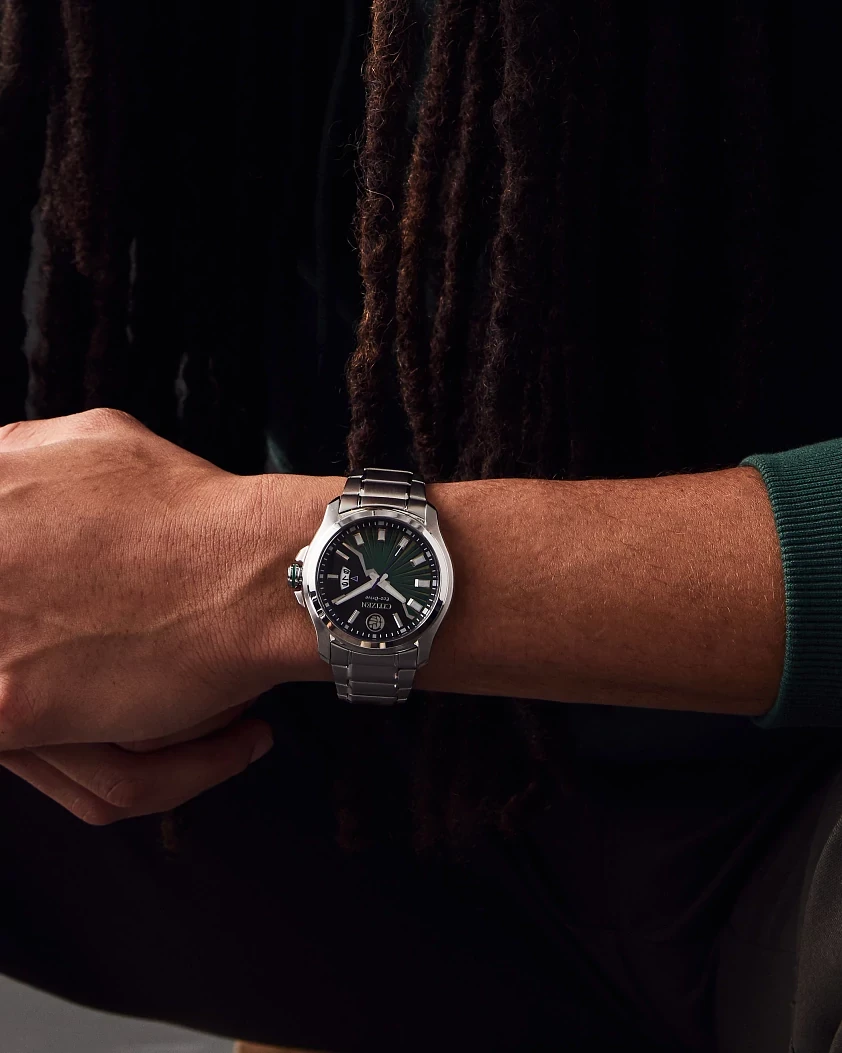 Hulk, Green Goliath Black Dial Stainless Steel Bracelet AW1351-56W